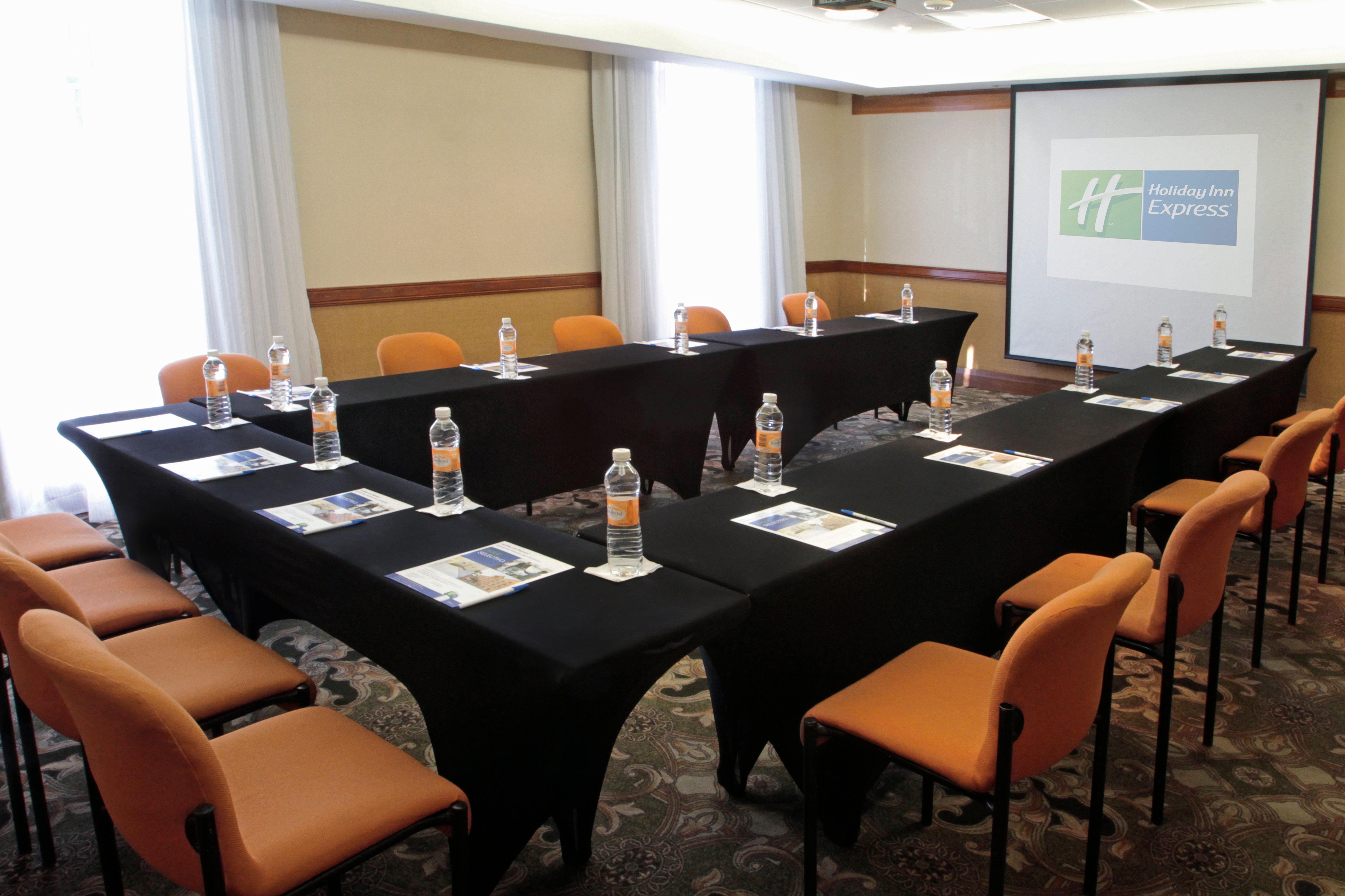 Holiday Inn Express Monterrey Galerias-San Jeronimo By Ihg Bagian luar foto