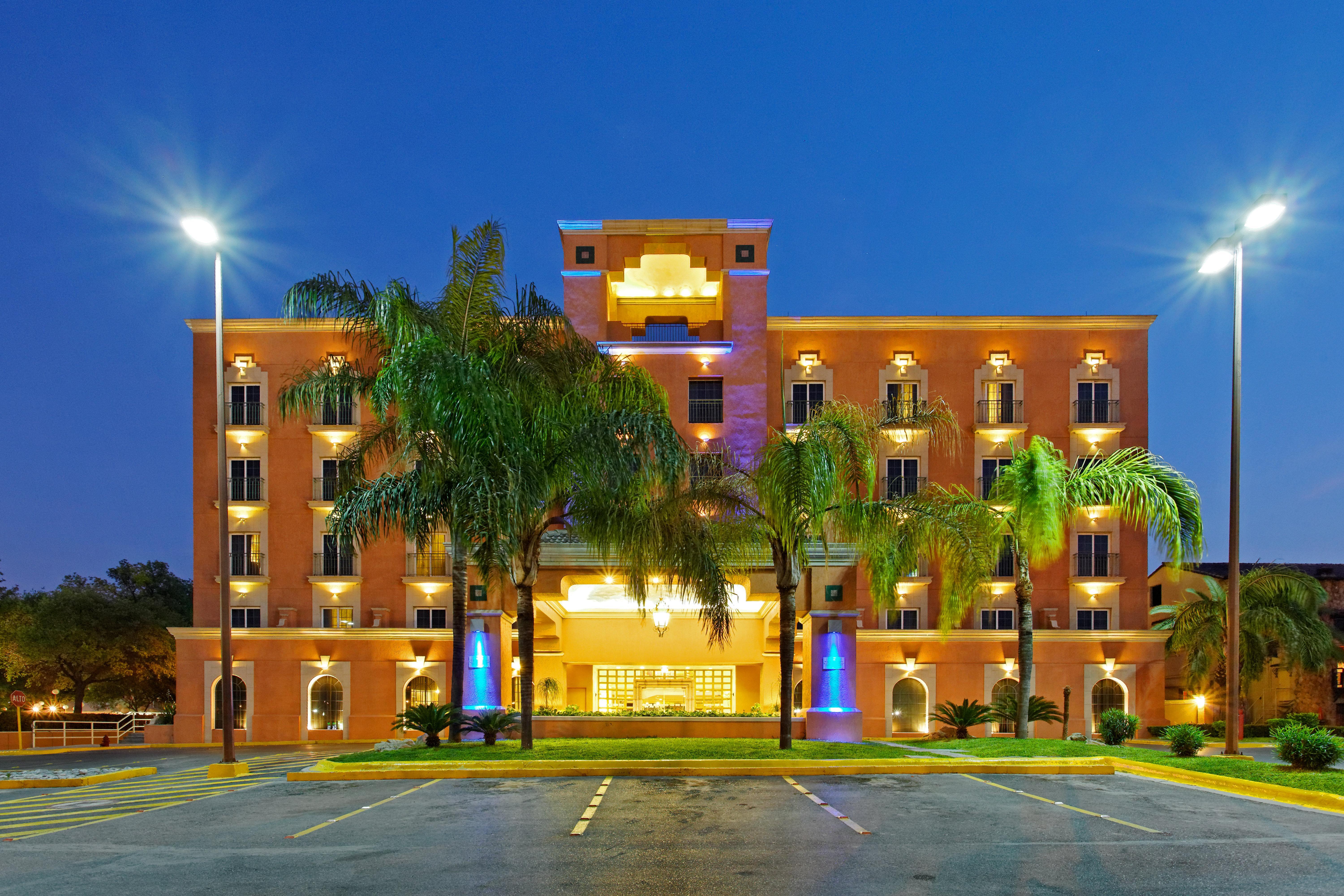 Holiday Inn Express Monterrey Galerias-San Jeronimo By Ihg Bagian luar foto