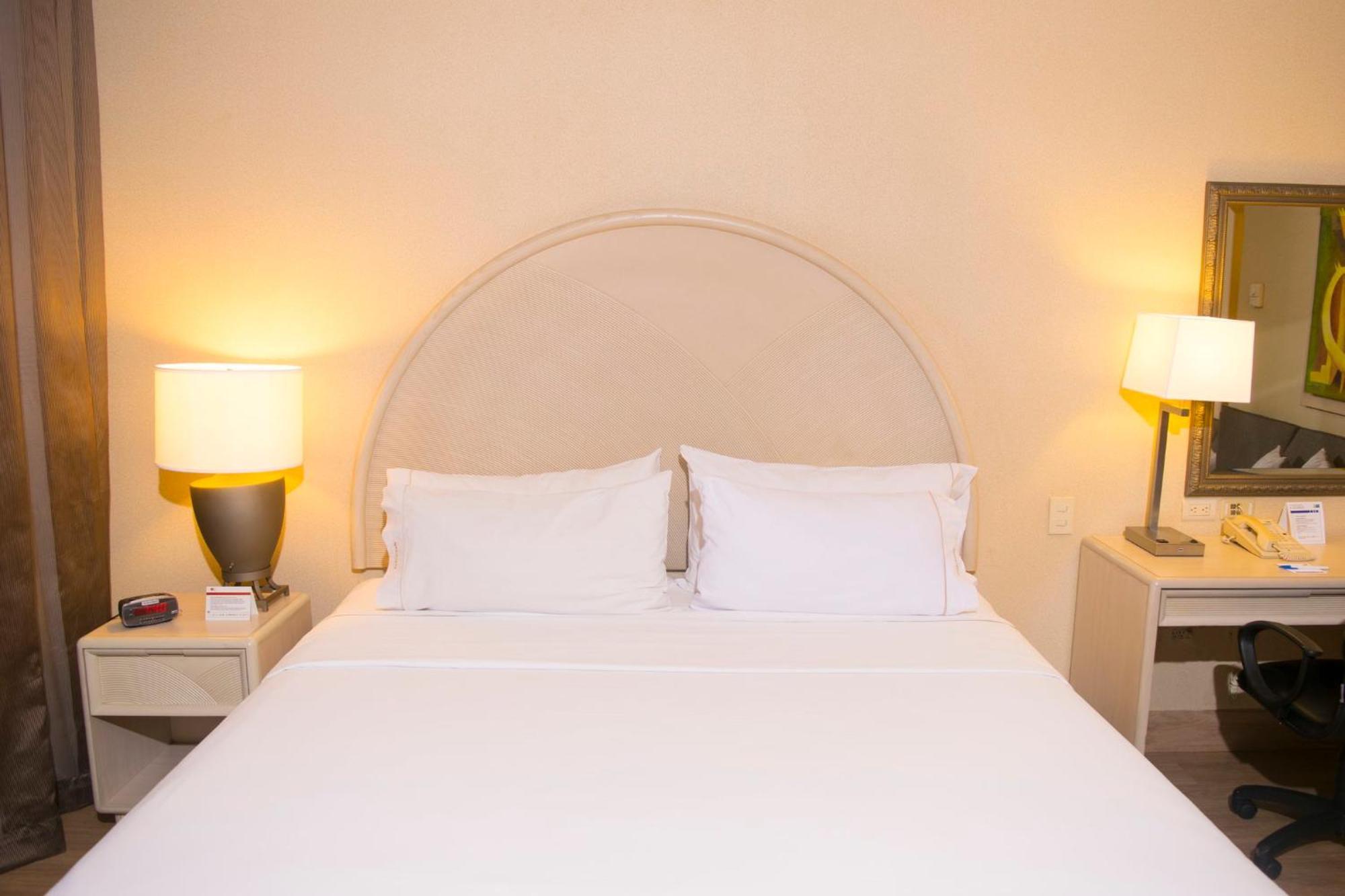Holiday Inn Express Monterrey Galerias-San Jeronimo By Ihg Bagian luar foto