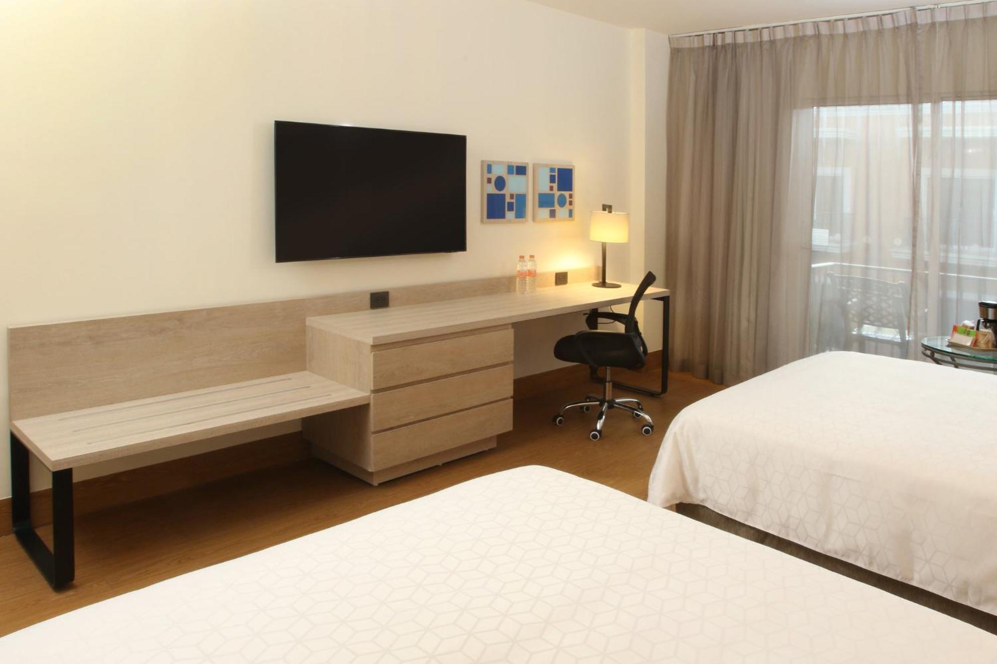Holiday Inn Express Monterrey Galerias-San Jeronimo By Ihg Bagian luar foto