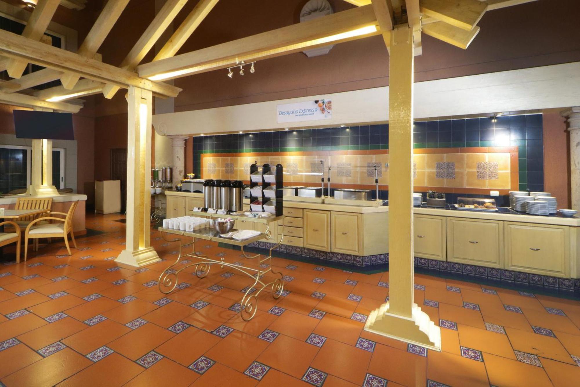 Holiday Inn Express Monterrey Galerias-San Jeronimo By Ihg Bagian luar foto