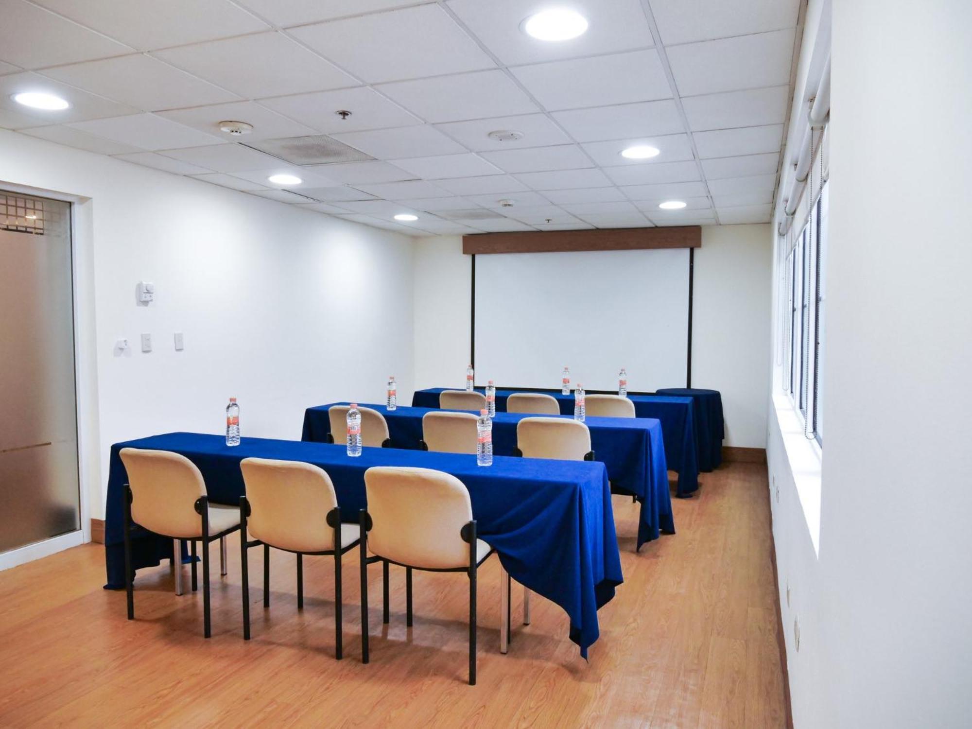 Holiday Inn Express Monterrey Galerias-San Jeronimo By Ihg Bagian luar foto